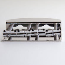 Load image into Gallery viewer, Hipshot 4-String Vintage Bass Bridge .750&quot; String Spacing Quick Load - STAINLESS